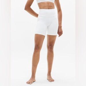 Ultra High Rise Elation 7” Short - Size Medium, White